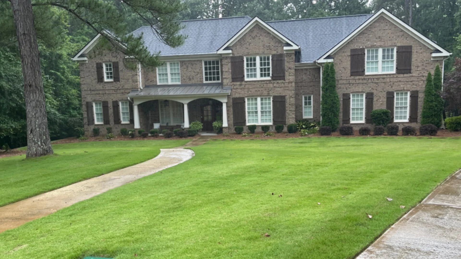 Help Your Grass Reach Its Full Potential With a Spring Fertilizer Treatment